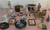 703 - MIXED LOT OF FIGURINES & COLLECTIBLES