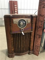 Zenith wood radio, untested