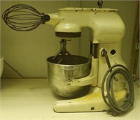 Vintage The Kitchenaid MFG Company stand mixer