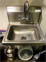 S/S WALL MOUNT HAND SINK W/ FAUCET