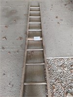 Wooden ladder, 10 ft