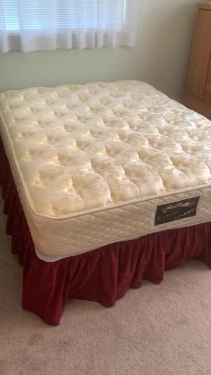 Queen Size Bed In Spare Bedroom