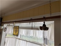 Decorative Hanging Rack with Décor