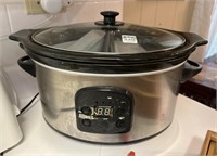 Large slow cooker with warming tray,
