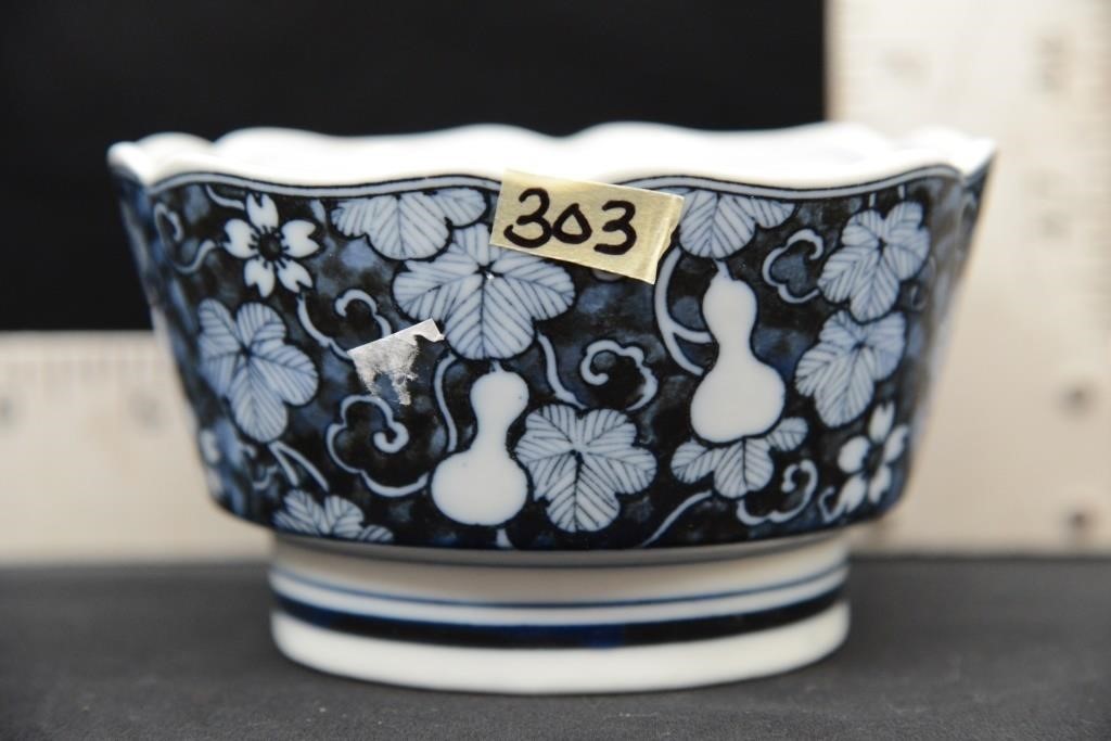 BLUE AND WHITE PORCELAIN BOWL