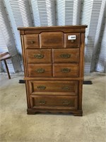BROYHILL CHEST OF DRAWERS MATCHES LOT 379