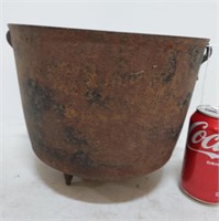 Footed cast iron pot w gate mark