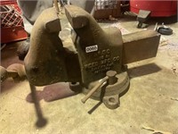 No 30 large vise- sizes in pics