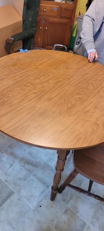 41" round table with 2 chairs