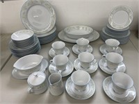 Noritake DishOval Platteres - 8 Cups & Saucers,