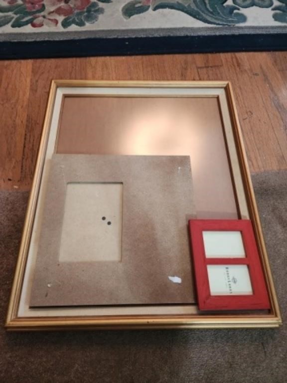 3 different sized picture frames