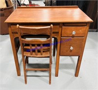 Wooden Children’s Desk & Chair (30 x 29 x 18)