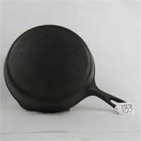 UNMARKED WAGNER #8 CAST IRON SKILLET