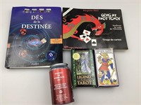 Livres, cartes et jeu divinatoires