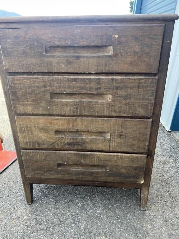 4 Drawer Dresser 28"x20”x28”