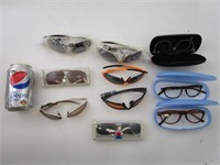 Différentes paires de lunettes de vue et lunettes