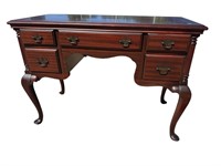 MAHOGANY QUEEN ANNE KNEEHOLE DESK