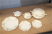 10 piece Eggshell Nautilus China Dinnerware