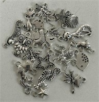 LOT OF 15.2g SILVER CHARMS