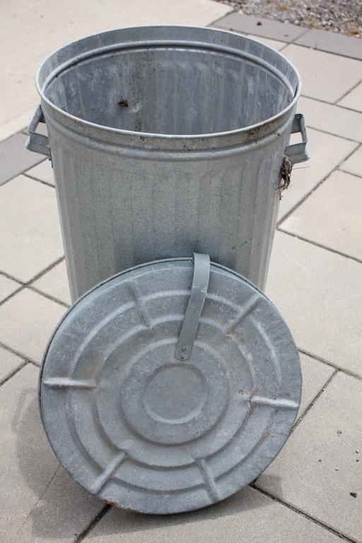 Metal Trash Can With Lid