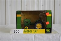 1942 JD LA toy tractor