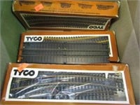 TYCO "HO" MODEL TRAIN TRACK