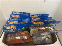 11 cnt Hot Wheels Planet Micro Packs