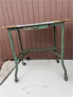 Industrial small table on wheels (green)