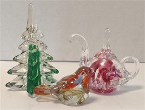 Colored Art Glass Figurines, Christmas Tree 5"