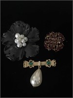 3 PC LOT OF DECORATIVE BROOCHES;  COSTUME JEWELRY,