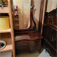 B264 Antique dresser