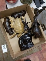 Box lot with wooden animals