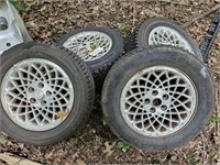 SET OF CHRYSLER RIMS AND 4 TIRES