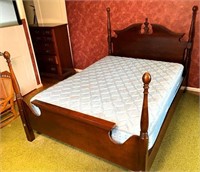 Queen bed- VG condition- CLEAN