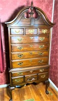 3'x6' maple chest of drawer - Qulaity mad- VG cond