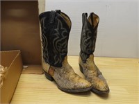 Tony Lama snakeskin boots. Size 10.5D