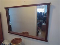 Grand miroir avec cadre en bois
