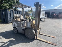 Allis Chalmers 4000 Ib LP Forklift