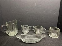 Jeanette depression glassware, 5 pieces.