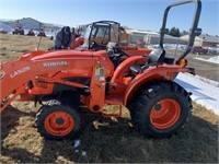 Kubota L3901 Tractor w/LA 525 Loader