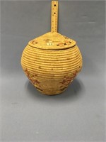 Handmade grass basket with lid, 8.5" with a 6" dia