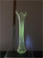 VINTAGE CLEAR TWIST SWUNG VASE-URANIUM GLOWS