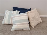 5PC PILLOW LOT