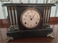Ingraham mantle clock with keys!, in good working