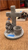 Cement garden statue/planter - praying