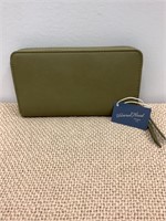 $18  Womens zip wallet