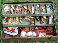 Tacklebox w/ assorted tackle