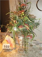 SEASHELL AND FLORAL ARRANGEMENT IN GLASS VASE