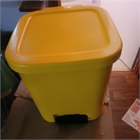 NIB - step on garbage can