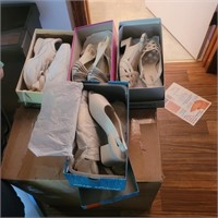 4 pairs womens shoes -size 9w